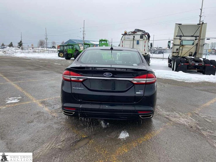 2017-ford-fusion-se-image-5