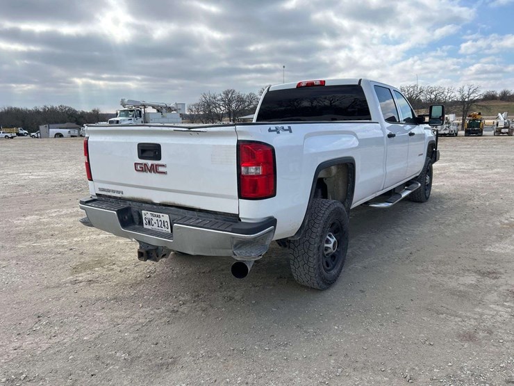 2015-gmc-3500-image-3