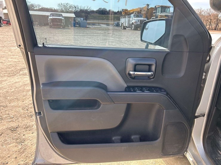 2018-chevrolet-silverado-1500-image-11