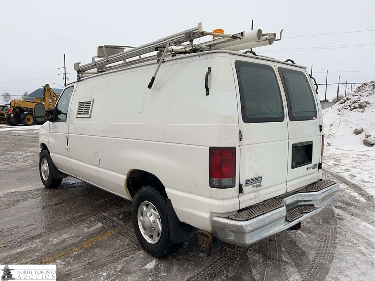 2011-ford-cargo-image-2