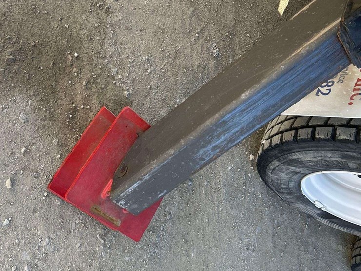 2006-international-bucket-truck-image-28