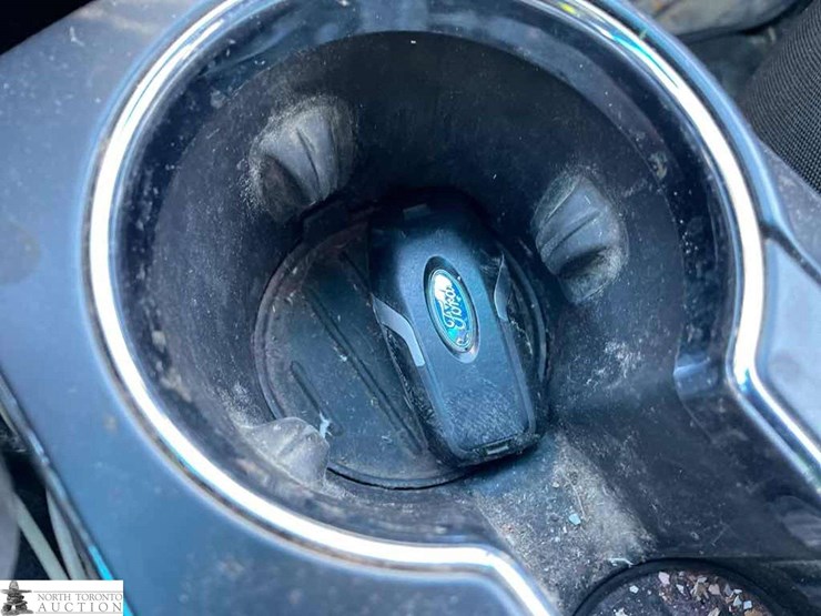 2017-ford-explorer-image-16