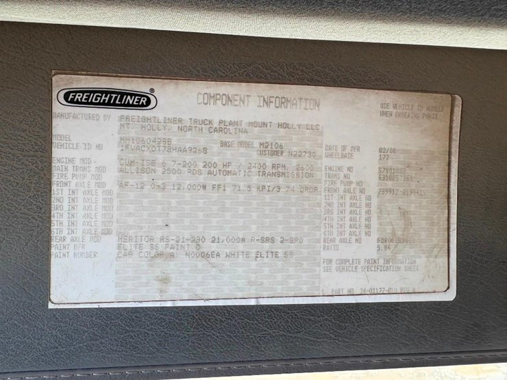 2008-freightliner-m2-106-image-10