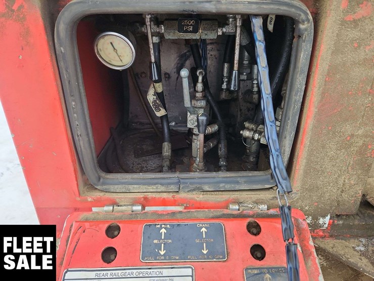 2011-ford-f550-image-43