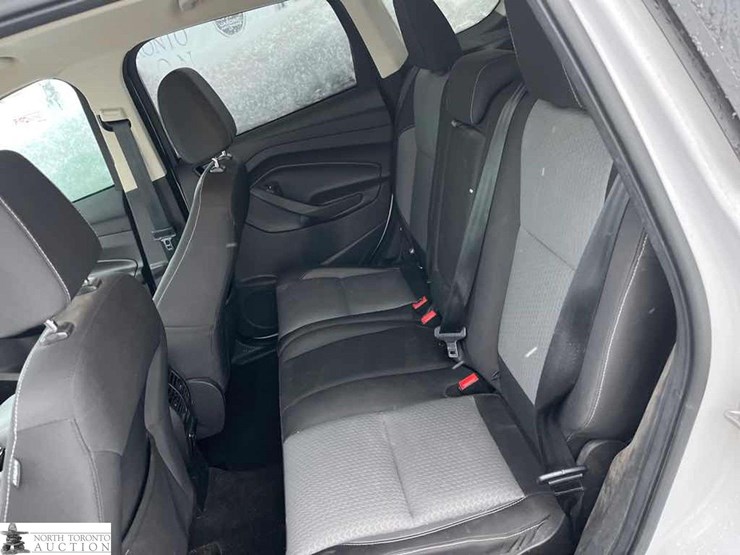 2017-ford-escape-se-image-12