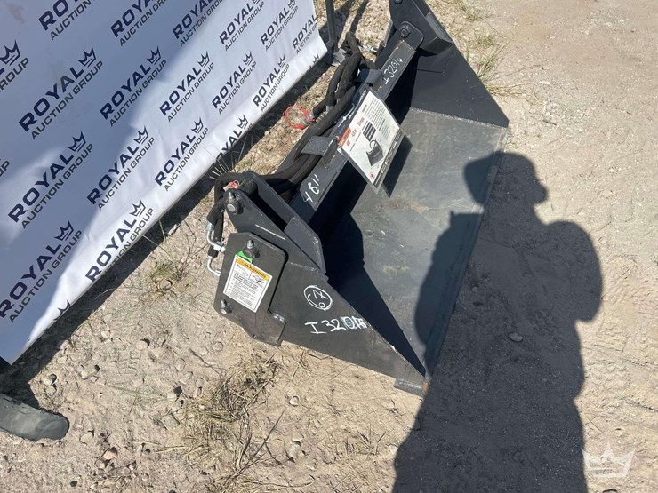 2025-wolverine-mcb-11-48w-48in-hydraulic-4-way-clamshell-bucket-skid-steer-attachment-image-2