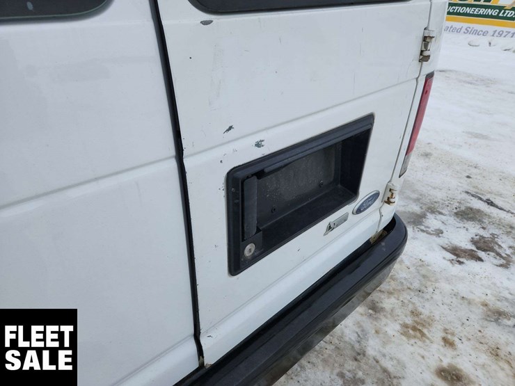 2013-ford-cargo-image-39