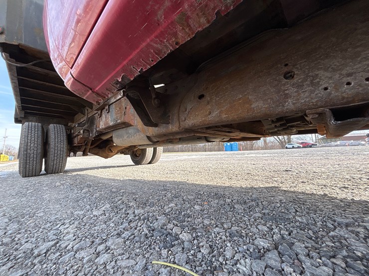 #1113-•-2004-gmc-sierra-pickup-truck-image-16