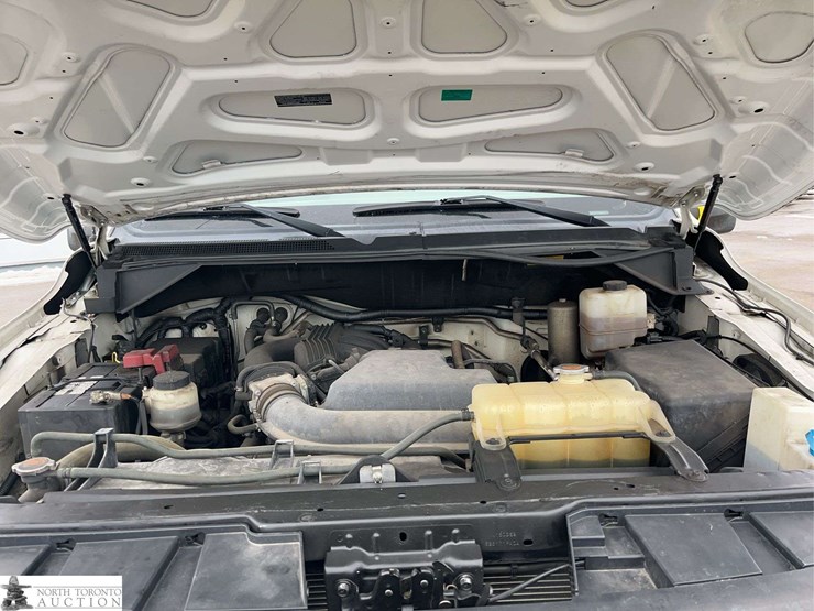 2012-nissan-nv2500hd-image-39