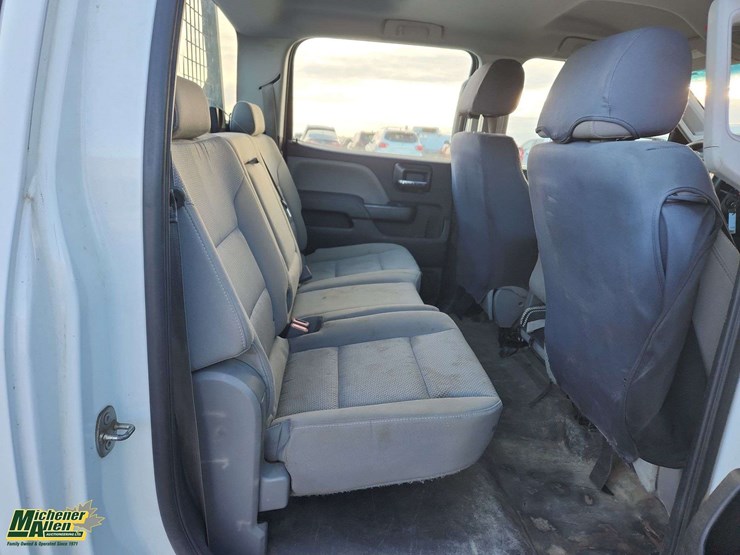 2015-chevrolet-silverado-2500hd-image-25