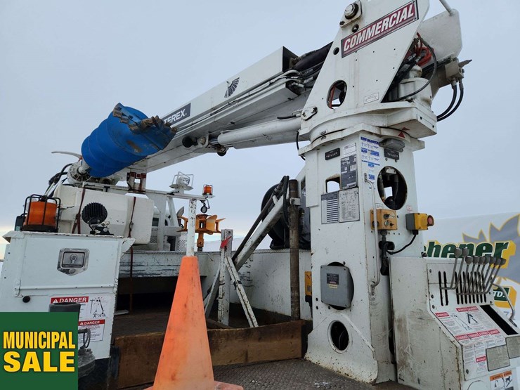 2016-freightliner-m2-106-image-31