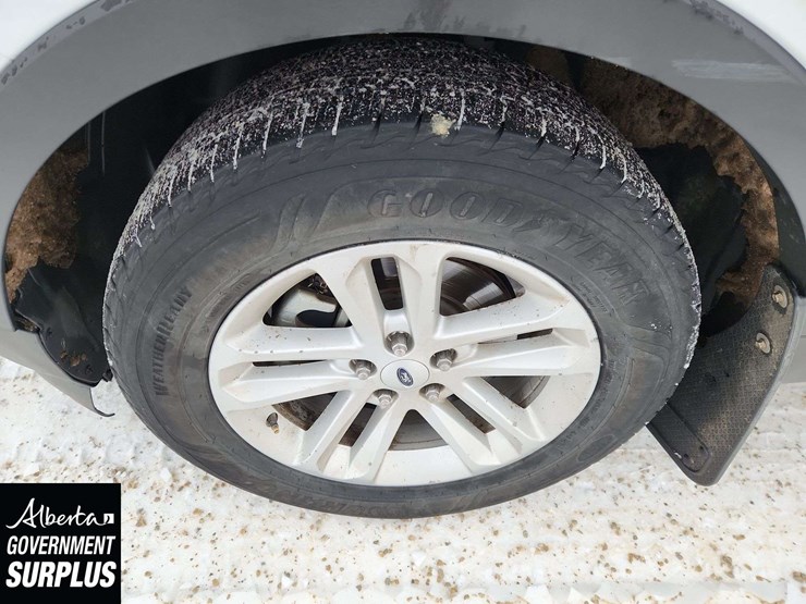 2017-ford-explorer-image-10