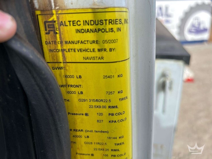 2007-international-derrick-digger-truck-image-6