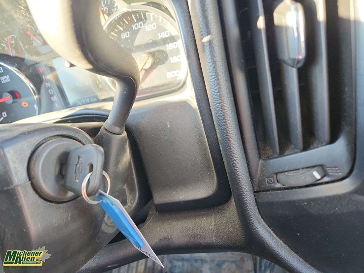 2015-chevrolet-silverado-2500hd-image-17