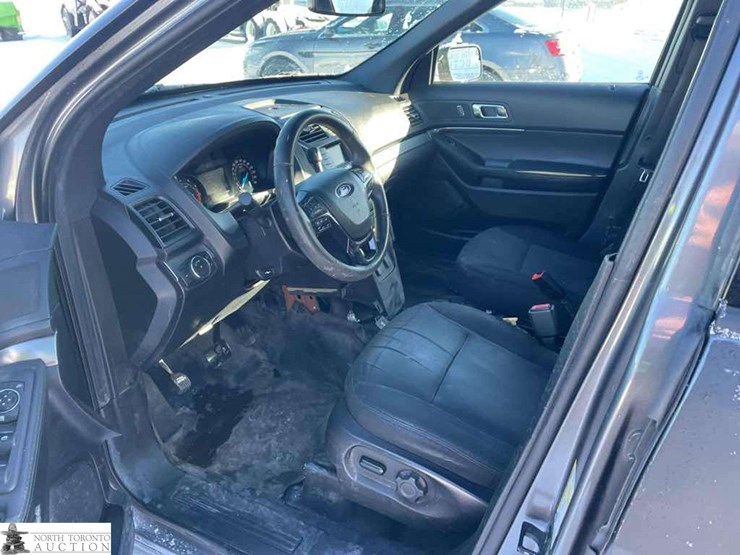 2019-ford-explorer-image-15