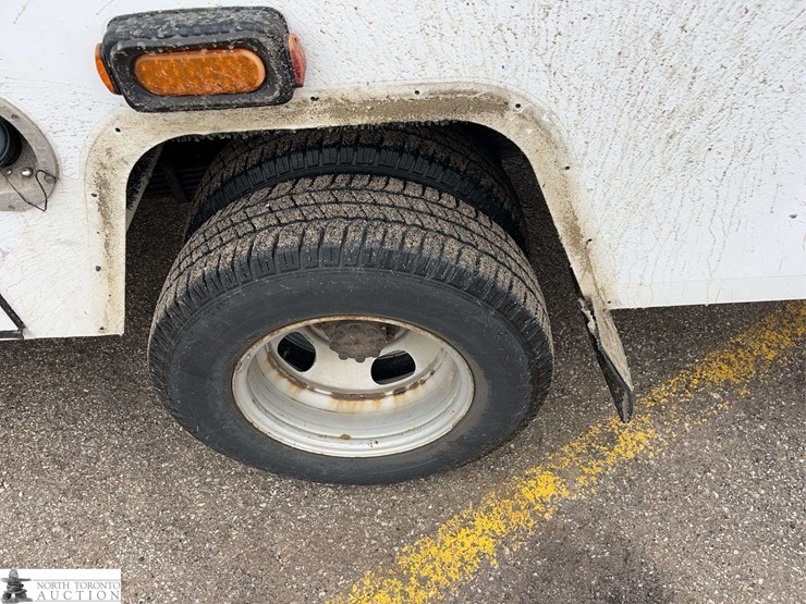 2017-chevrolet-express-g3500-image-11