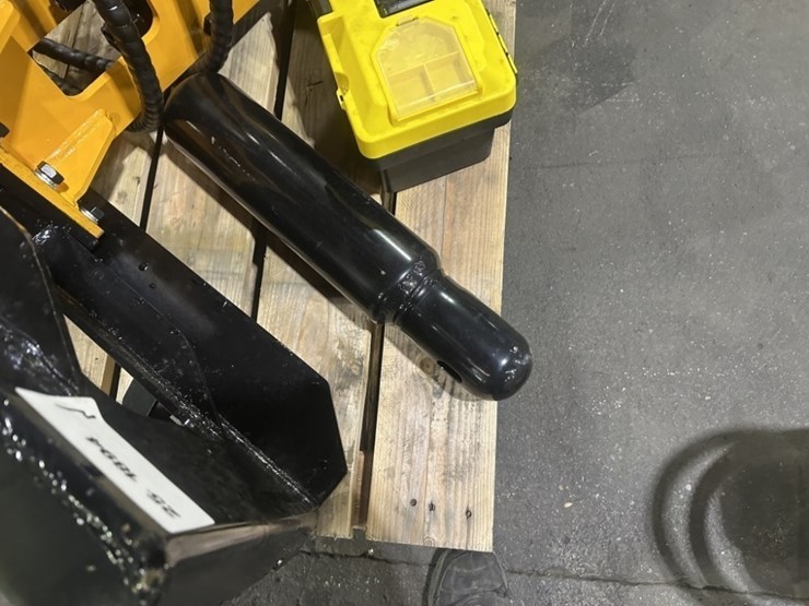 2025-giyi-680-post-driver-image-5