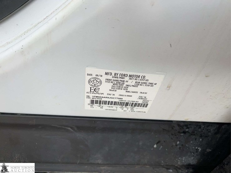 2018-ford-explorer-image-14