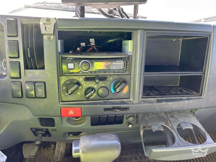 2016-isuzu-box-truck-image-16