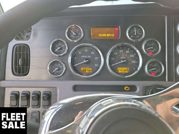 2016-peterbilt-389-image-19