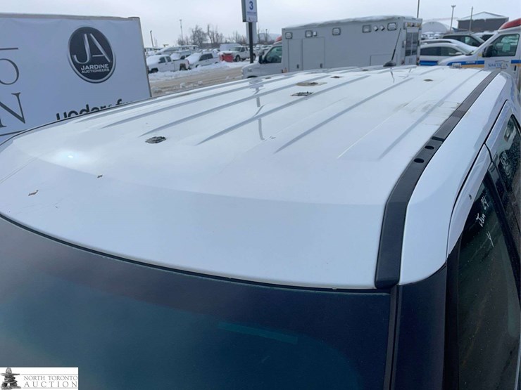 2014-ford-explorer-image-30