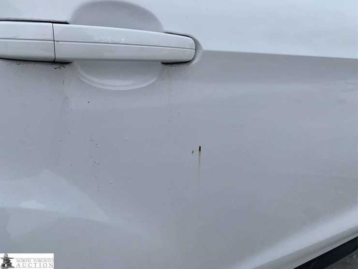 2015-ford-escape-se-image-35