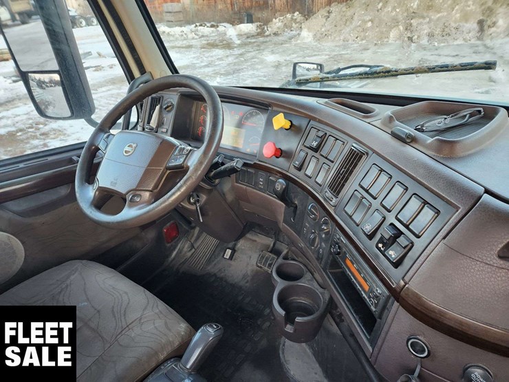 2015-volvo-vnl-t/a-day-cab-tractor-image-18
