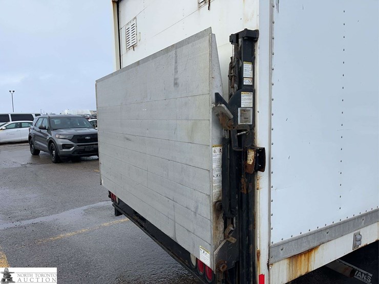 2013-ford-e350-image-27