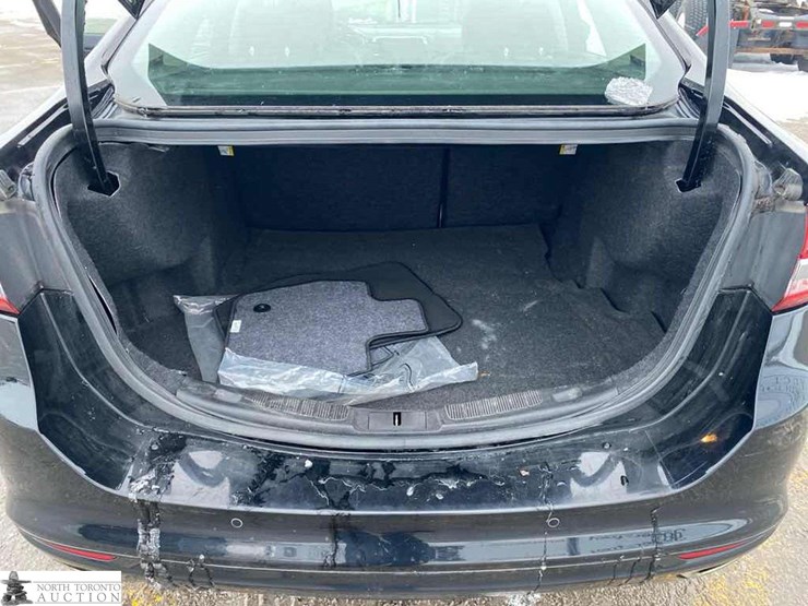 2017-ford-fusion-se-image-17