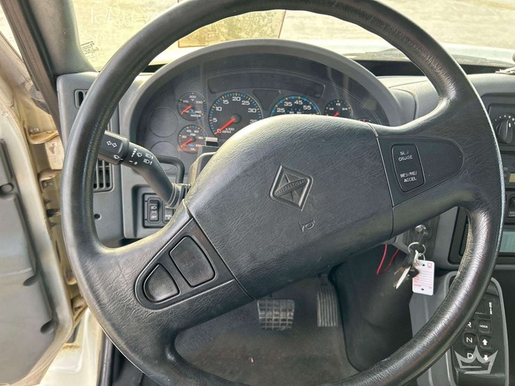 2007-international-derrick-digger-truck-image-14