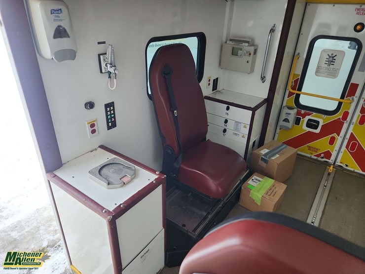 2016-chevrolet-express-s/a-ambulance-image-38