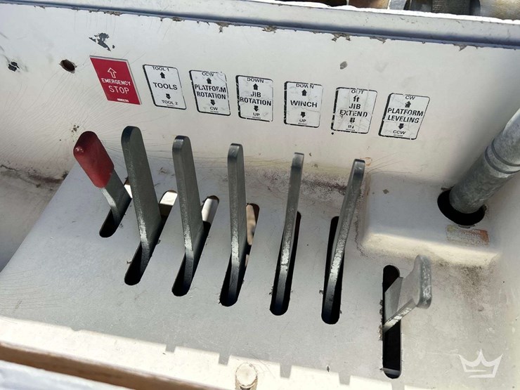 2006-international-bucket-truck-image-43