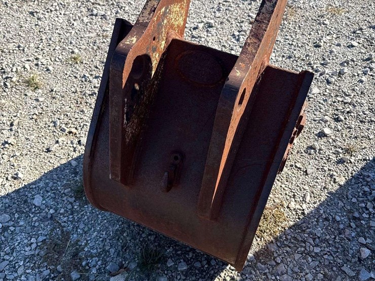 20in-digging-tooth-bucket-excavator-attachment-image-3