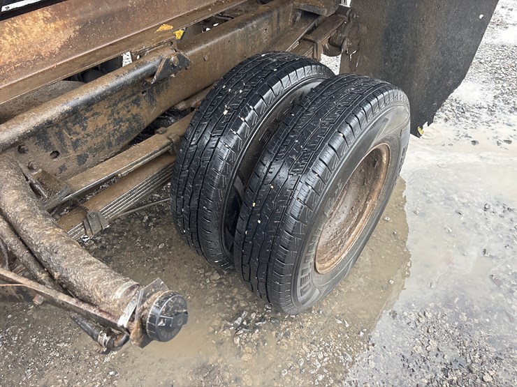 #1104-•-1992-chevrolet-c3500-w/-8ft-dump-image-9