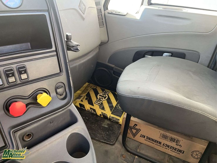 2017-international-prostar-image-18