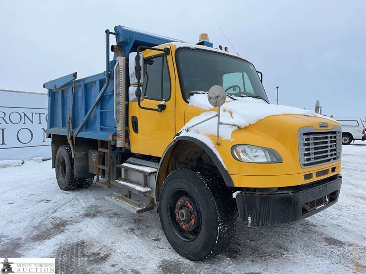 2016-freightliner-m2-106-image-4