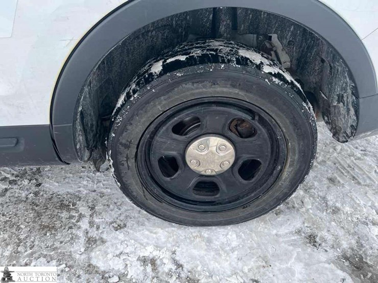 2018-ford-explorer-image-16