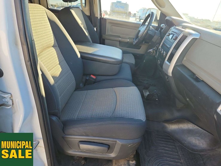 2011-dodge-1500-image-18