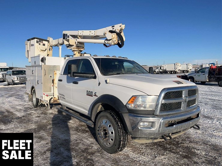 2016-ram-5500-s/a-bucket-truck-image-2