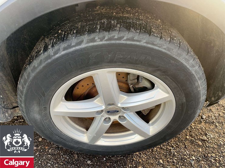 2016-ford-explorer-image-13