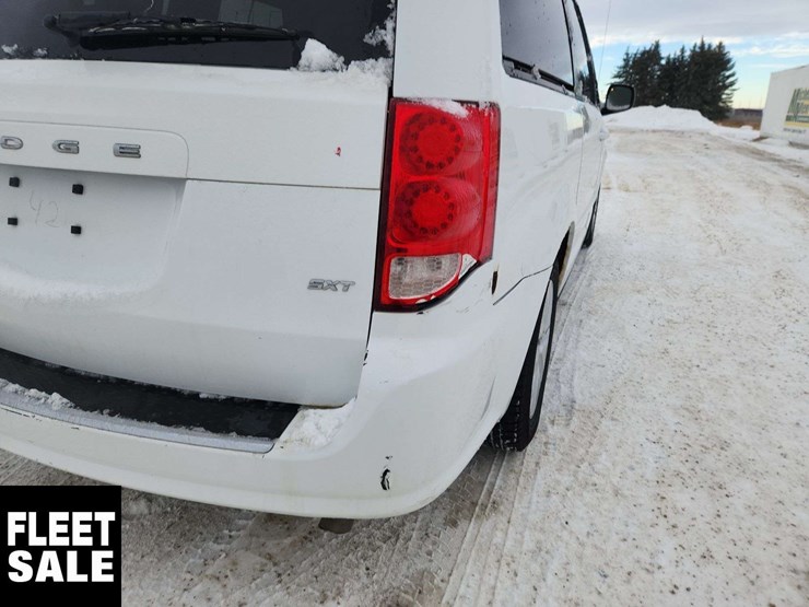 2015-dodge-grand-caravan-sxt-image-42