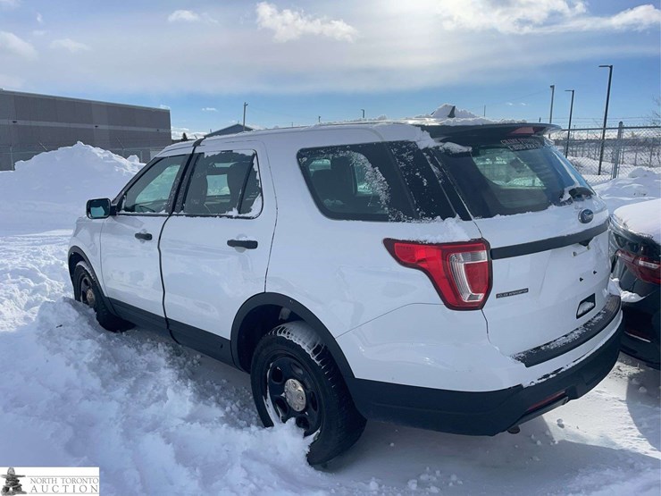 2018-ford-explorer-image-3