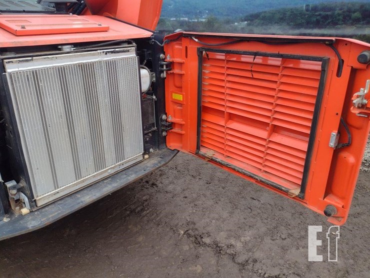 2017-kubota-svl95-2s-image-36