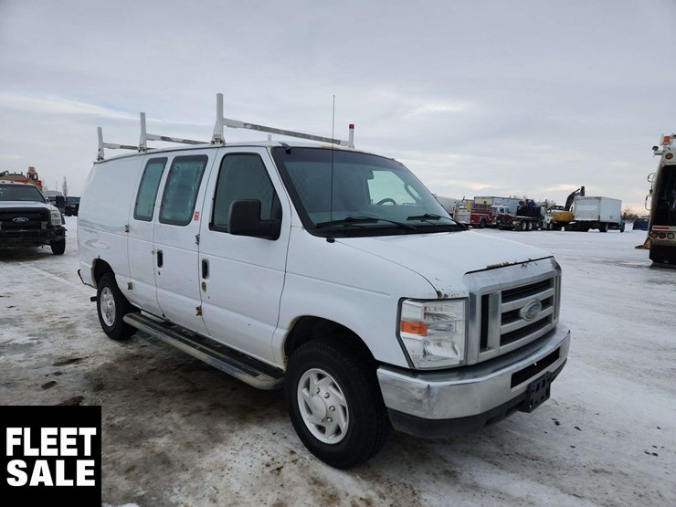 2013-ford-cargo-image-2