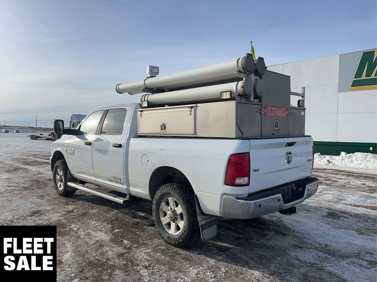 2015-dodge-3500-image-3