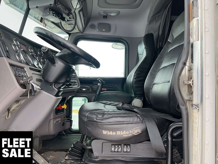 2016-peterbilt-367-image-12