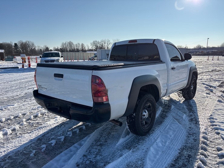 2014-toyota-tacoma-image-4
