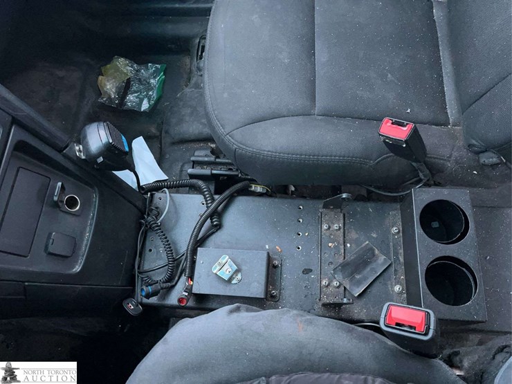 2016-ford-explorer-police-interceptor-image-16