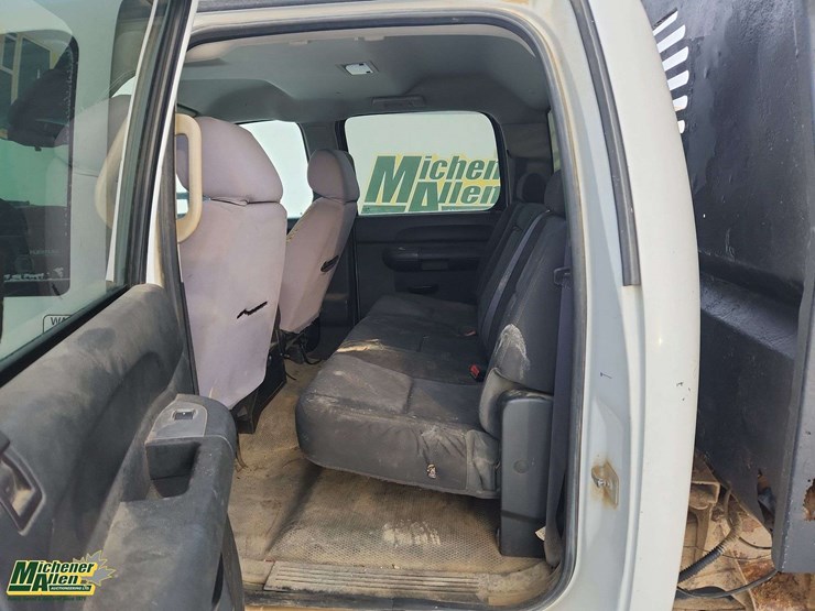 2012-chevrolet-silverado-2500hd-image-15