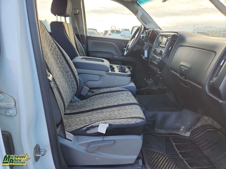 2015-chevrolet-silverado-2500hd-image-26